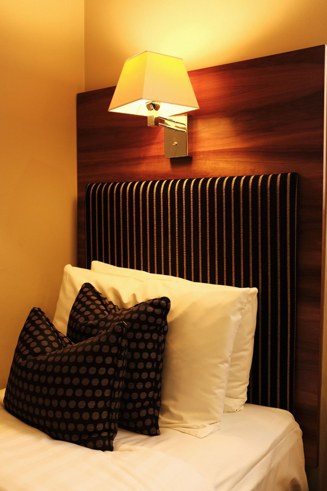 Best Western Garfield House Hotel Chryston Екстериор снимка