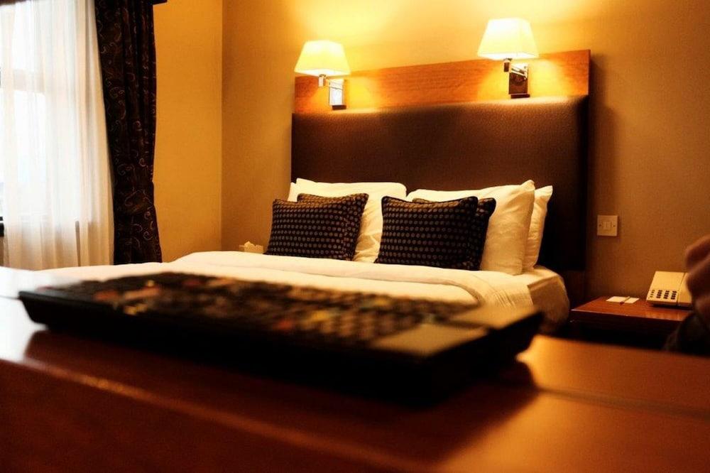 Best Western Garfield House Hotel Chryston Екстериор снимка